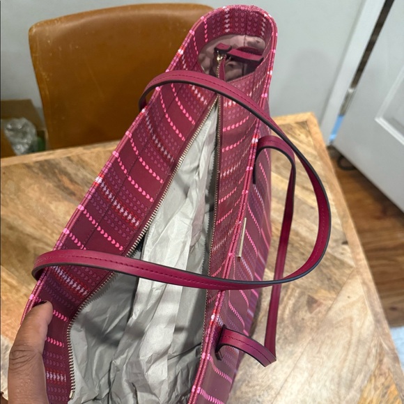 Kate Spade Kelsey Heart Print Tote NWT - Picture 5 of 6